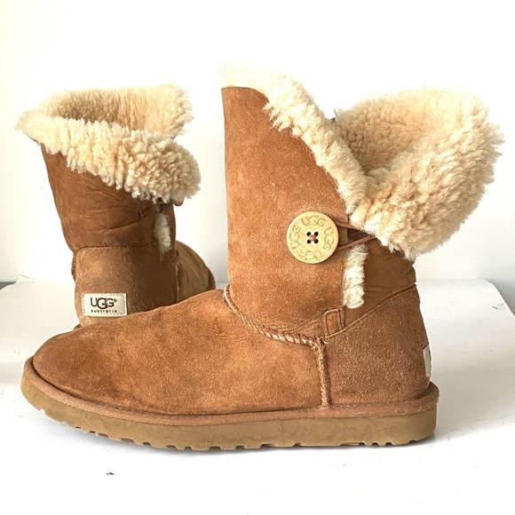 UGG Women's Bailey Button II boots chestnut color - Picture 2 of 12